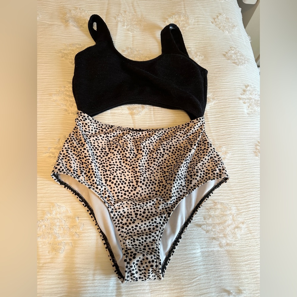Women or Girl’s Swimsuit